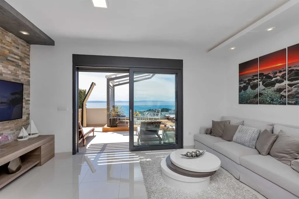 Spacious Seven-Bedroom Villa with Pools in Makarska