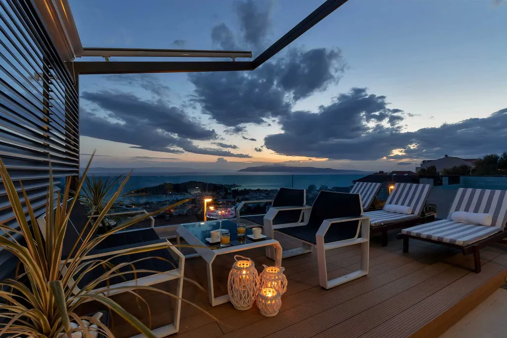 Spacious Seven-Bedroom Villa with Pools in Makarska