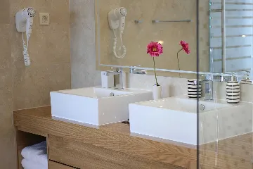 Spacious Seven-Bedroom Villa with Pools in Makarska