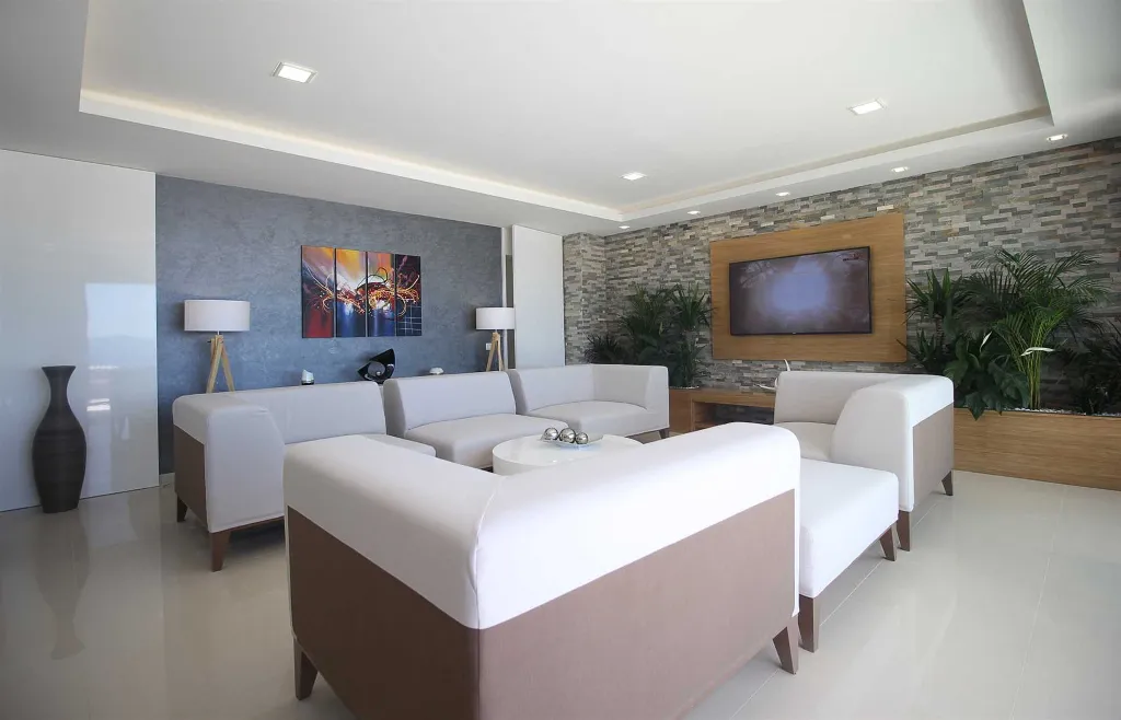 Spacious Seven-Bedroom Villa with Pools in Makarska