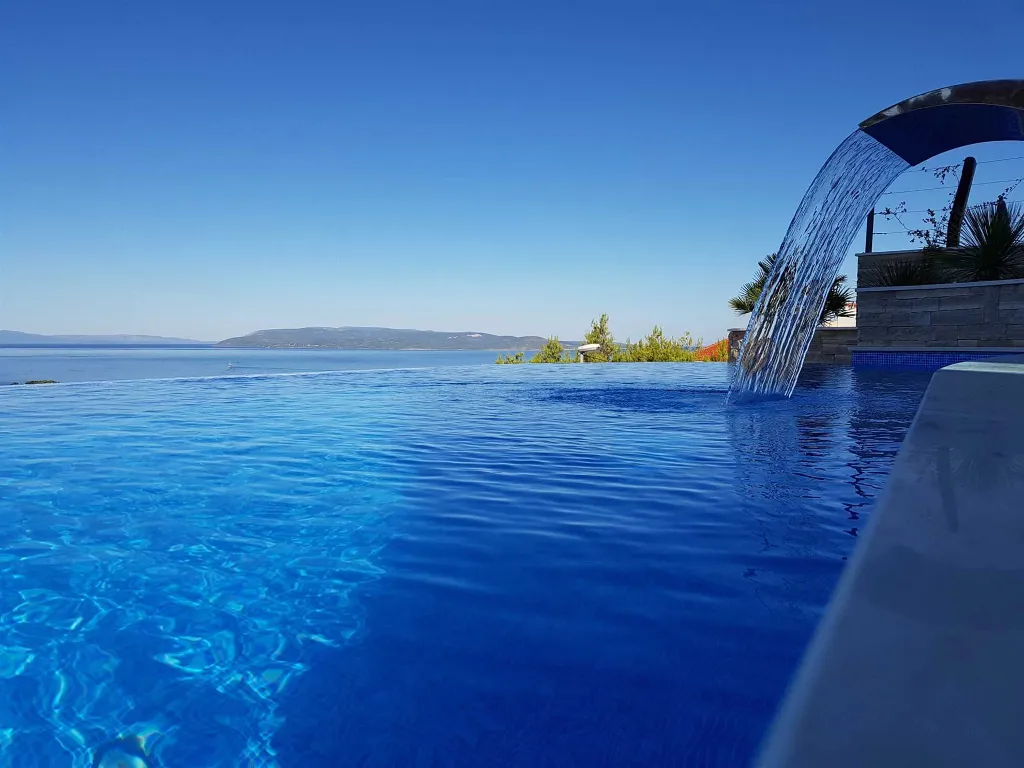Spacious Seven-Bedroom Villa with Pools in Makarska