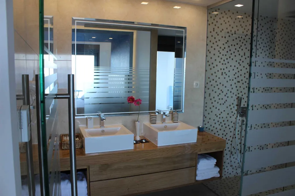 Spacious Seven-Bedroom Villa with Pools in Makarska