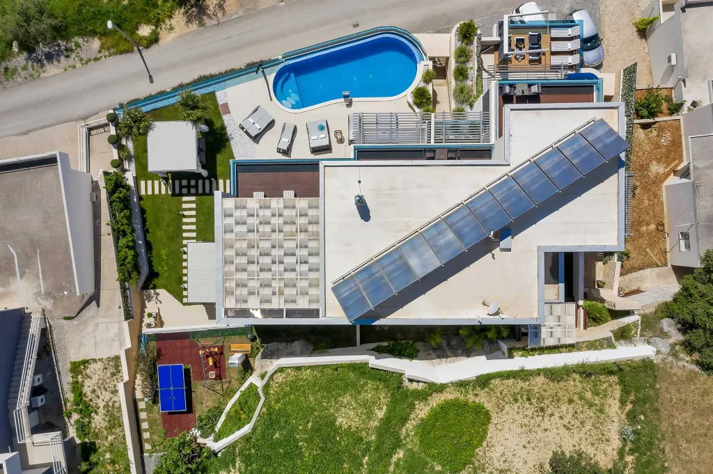 Spacious Seven-Bedroom Villa with Pools in Makarska
