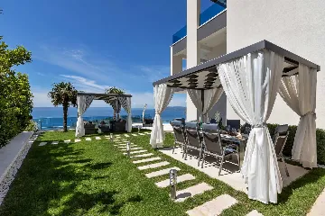 Spacious Seven-Bedroom Villa with Pools in Makarska