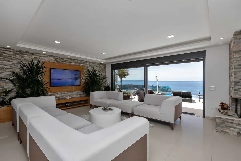 Spacious Seven-Bedroom Villa with Pools in Makarska