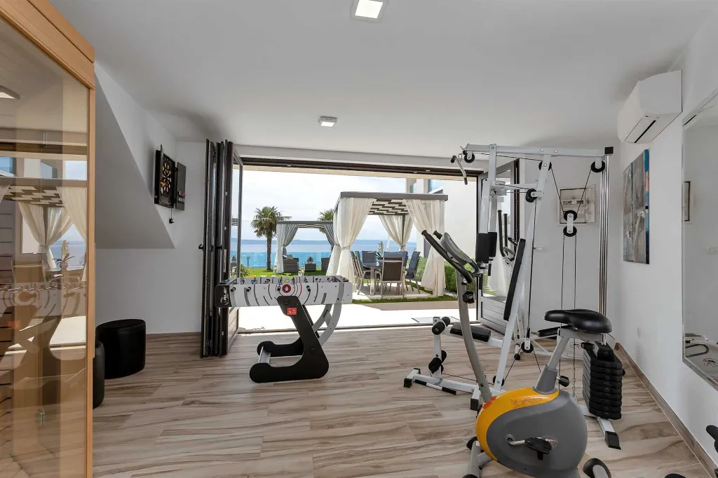 Spacious Seven-Bedroom Villa with Pools in Makarska