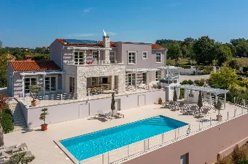 Modern 5-Bedroom Villa with Pool in Režanci