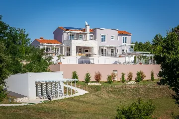 Modern 5-Bedroom Villa with Pool in Režanci