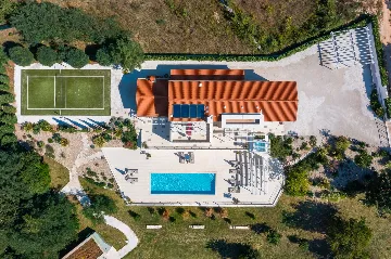 Modern 5-Bedroom Villa with Pool in Režanci