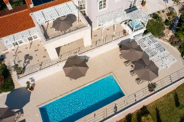 Modern 5-Bedroom Villa with Pool in Režanci