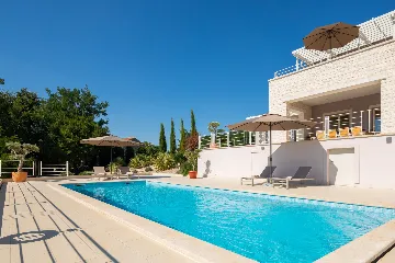 Modern 5-Bedroom Villa with Pool in Režanci