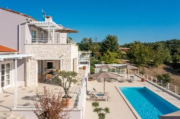 Modern 5-Bedroom Villa with Pool in Režanci