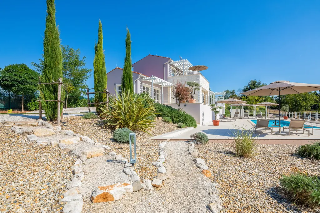 Modern 5-Bedroom Villa with Pool in Režanci