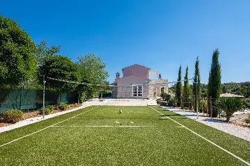 Modern 5-Bedroom Villa with Pool in Režanci