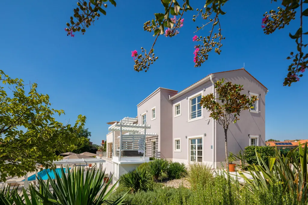 Modern 5-Bedroom Villa with Pool in Režanci