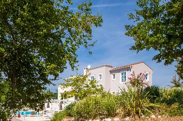 Modern 5-Bedroom Villa with Pool in Režanci