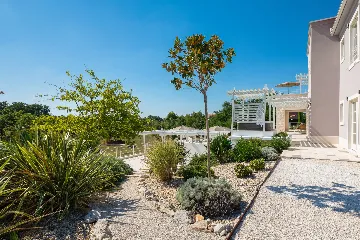 Modern 5-Bedroom Villa with Pool in Režanci