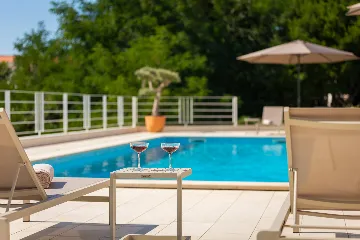 Modern 5-Bedroom Villa with Pool in Režanci