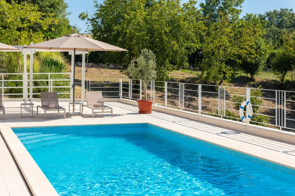 Modern 5-Bedroom Villa with Pool in Režanci