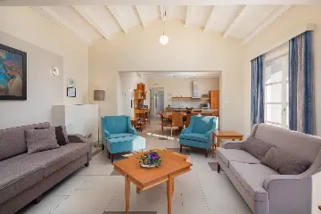 Modern 5-Bedroom Villa with Pool in Režanci