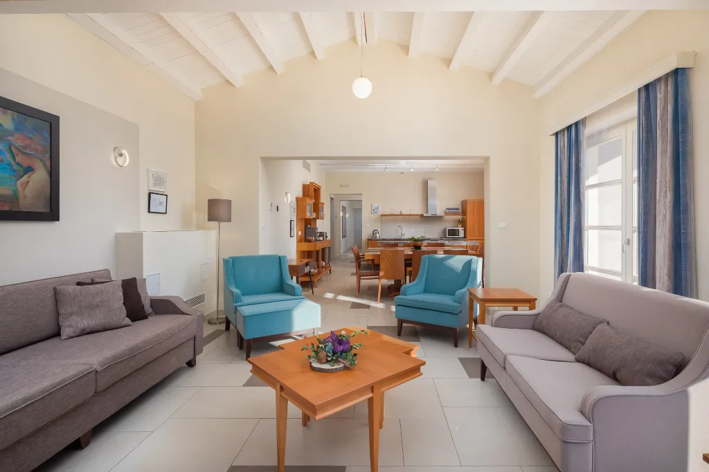 Modern 5-Bedroom Villa with Pool in Režanci