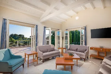 Modern 5-Bedroom Villa with Pool in Režanci