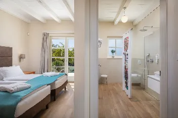 Modern 5-Bedroom Villa with Pool in Režanci