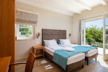 Modern 5-Bedroom Villa with Pool in Režanci