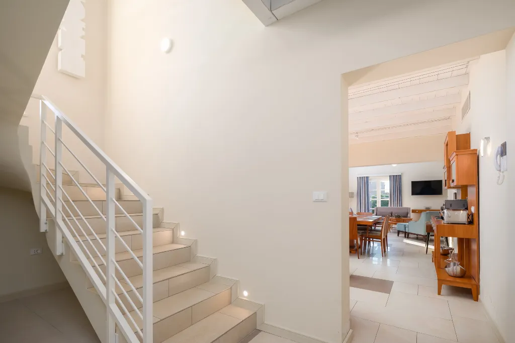 Modern 5-Bedroom Villa with Pool in Režanci