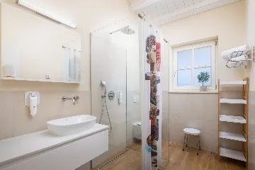 Modern 5-Bedroom Villa with Pool in Režanci