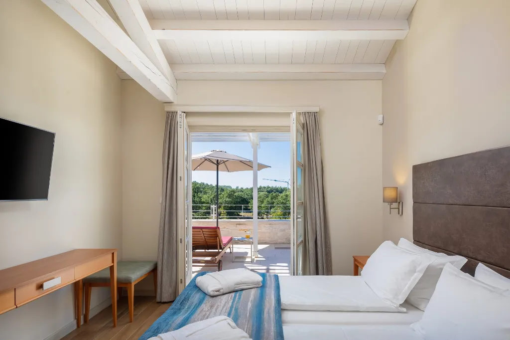 Modern 5-Bedroom Villa with Pool in Režanci