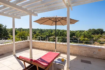 Modern 5-Bedroom Villa with Pool in Režanci