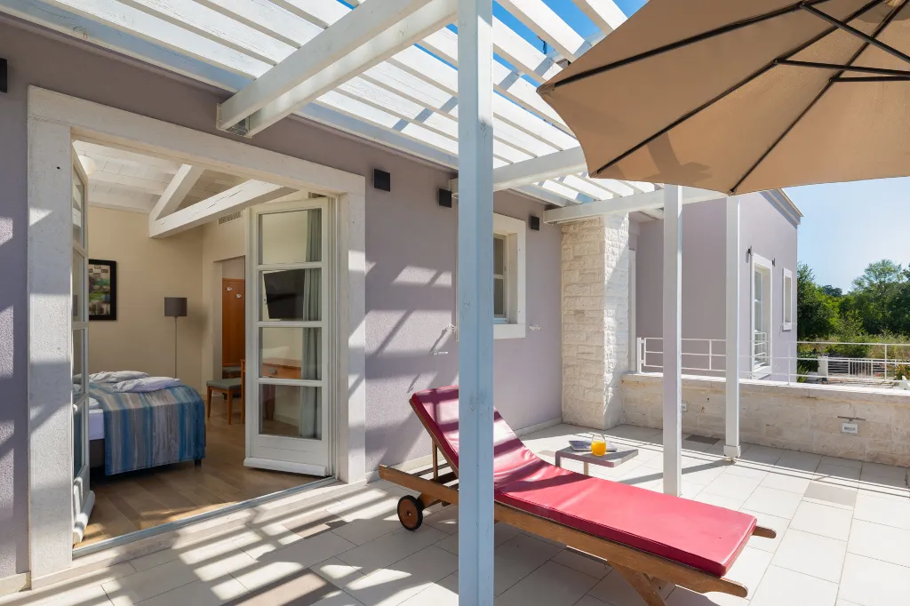 Modern 5-Bedroom Villa with Pool in Režanci