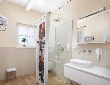 Modern 5-Bedroom Villa with Pool in Režanci