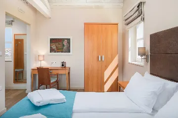 Modern 5-Bedroom Villa with Pool in Režanci