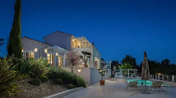 Modern 5-Bedroom Villa with Pool in Režanci