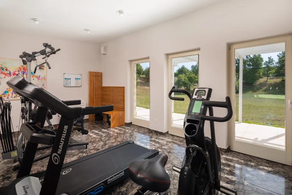 Modern 5-Bedroom Villa with Pool in Režanci