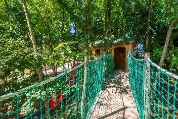 Modern 5-Bedroom Villa with Pool in Režanci