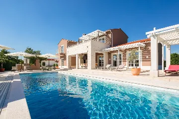 Modern Five-Bedroom Villa Retreat in Režanci