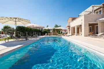 Modern Five-Bedroom Villa Retreat in Režanci