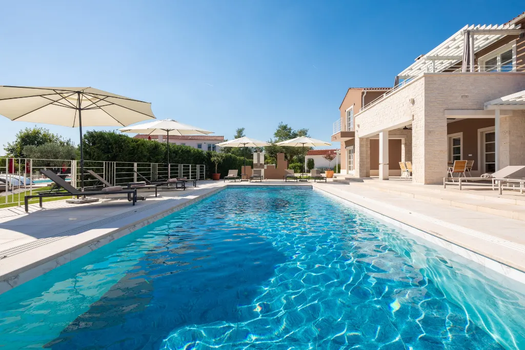 Modern Five-Bedroom Villa Retreat in Režanci