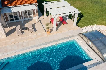 Modern Five-Bedroom Villa Retreat in Režanci