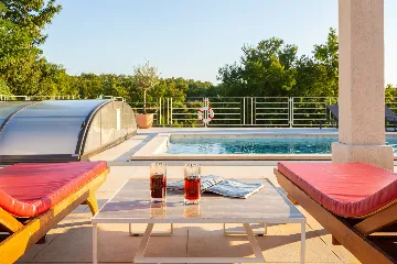 Modern Five-Bedroom Villa Retreat in Režanci