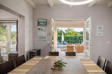 Modern Five-Bedroom Villa Retreat in Režanci