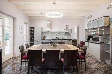 Modern Five-Bedroom Villa Retreat in Režanci