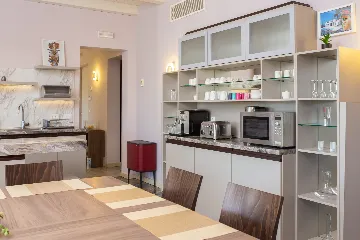 Modern Five-Bedroom Villa Retreat in Režanci