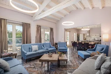 Modern Five-Bedroom Villa Retreat in Režanci