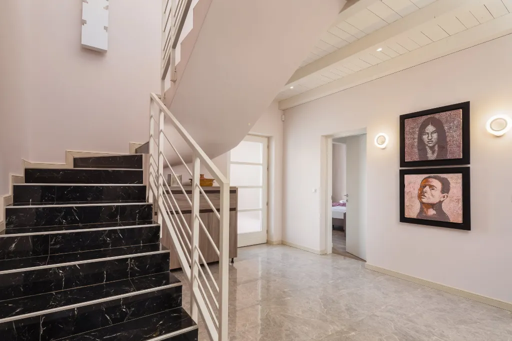 Modern Five-Bedroom Villa Retreat in Režanci
