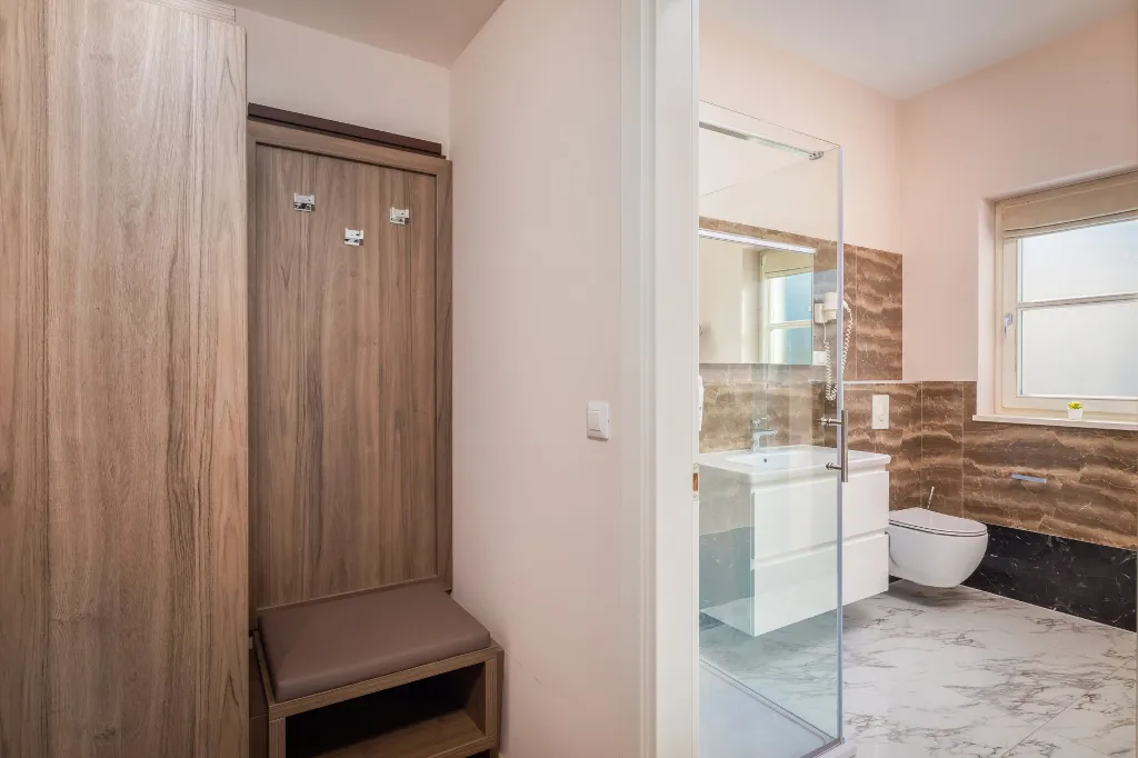 Modern Five-Bedroom Villa Retreat in Režanci