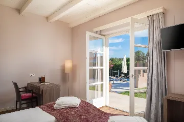 Modern Five-Bedroom Villa Retreat in Režanci